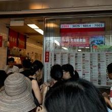 昼時は70分待ち（予約していないと）