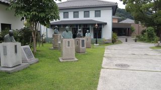 津山藩の洋学者を紹介している