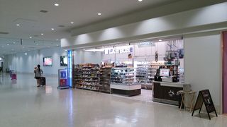 飛行機内で食べるものはここで