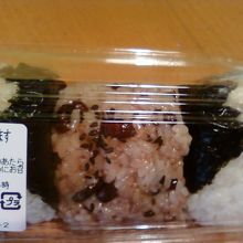 おにぎりの大きさかなり大きめ。