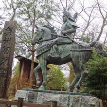 勿来関（なこそのせき）公園の源 義家像