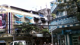 中華街を東西に横切る