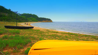 島の自然と作品が一緒に見られる直島ならではの場所