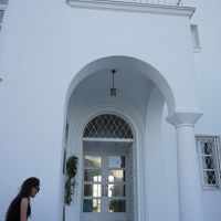 タクシーで到着＆出発する時はこの玄関（フロントがすぐ）から