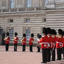 楽隊が2チーム演奏していました。