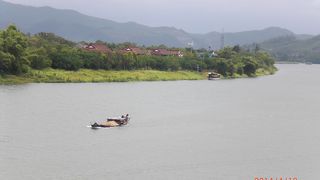 フエ観光にはフォン川の眺めが良い