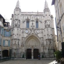 正面が人面に見えませんか