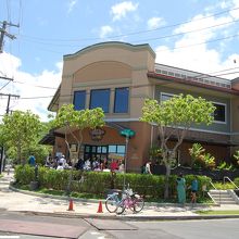 お店の前からパシャリ