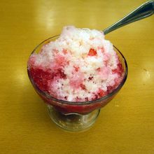 氷小豆のストロベリーシロップには少し違和感あり