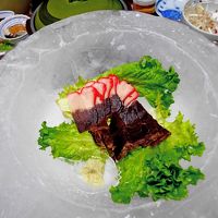 夕食　鯨の刺身