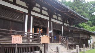 貴重な仏像が安置