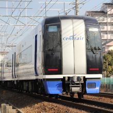 この車両です。空と海をアレンジした青色です。