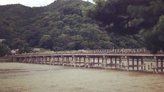 渡月橋がかかっている川
