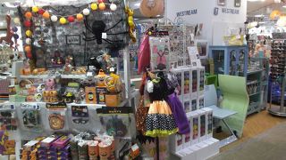 生活家具屋さん・インテリア雑貨がにぎやかなお店。