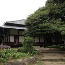 この中にカフェがあります