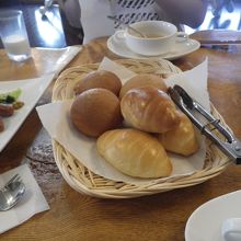 朝食。富良野産の食材が並びます