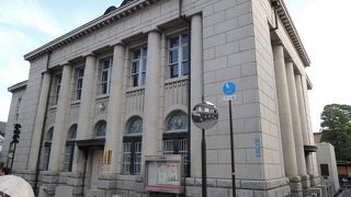 現在も営業をしているルネサンス様式の銀行