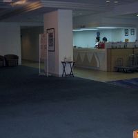 こじんまりと落ち着いたフロント