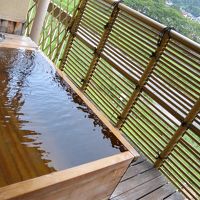 部屋の露天風呂は源泉掛流し。