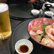 海鮮丼
