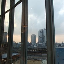 窓から見える風景（スカイビル）