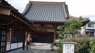 寺のたくさんある宇都宮市仲町の中心部辺りにありま～す。