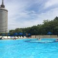 プールでのんびり