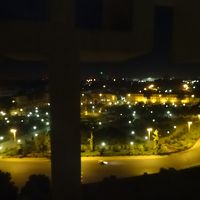 ホテルから見た公園の夜景（バルコニーはありません）