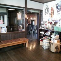 旅館にあるレコードをかけてくれる喫茶店