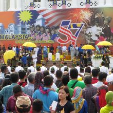 催事が終了し州の首脳の方々が退席します。