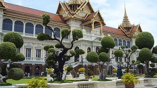 広大な敷地と荘厳な建築だが、入場料は割高