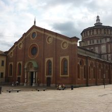 ドゥオモから16番トラムで行けます