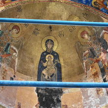 ゲラティのマリア。上部はモザイクで、失われた下部はフレスコ