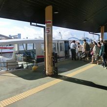 波照間航路は満席で臨時便が出ていました。