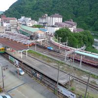 部屋からトロッコ列車と富山地方鉄道の眺望
