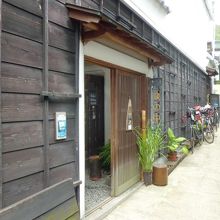 脇の入口
