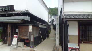 土蔵造りの書店