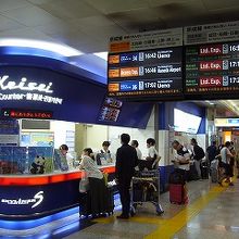 空港第2ビル駅。案内も明示されていて分かり易い