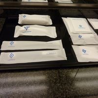 一通りあります。シャンプー類は大瓶でバスタブ横にありました