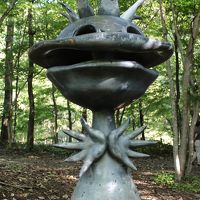 庭にある岡本太郎の作品