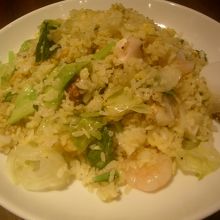写真に比べてしょぼい見た目のチャーハン。味はおいしかった。