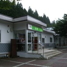 小さいPAに小さな建物ですが、中は充実