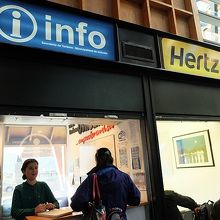 ウシュアイアの空港にある観光案内所でもバス資料がもらえます