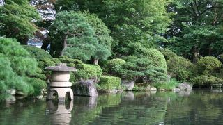 市街地にこんな靜かな日本庭園があるとは！