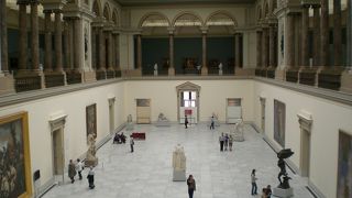 大きいので、全部見ようとすると３時間以上は必要です。