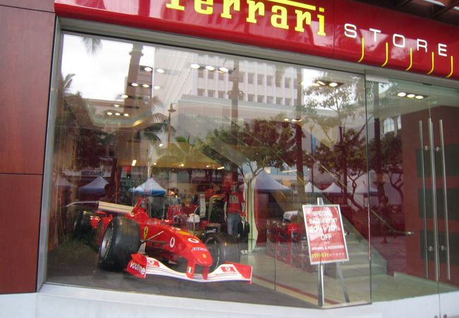 フェラーリ・ストア (ロイヤルハワイアンセンター内)
