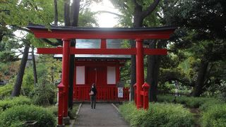 洗足池弁天島にあります。