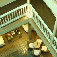 部屋はパティオに面しています