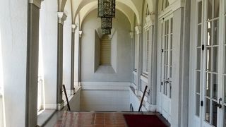 とても静かな美術館。カフェもショップも素敵！