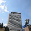ソ連時代に建てられたホテルで、１人で泊まって１泊４,０００円弱でした。